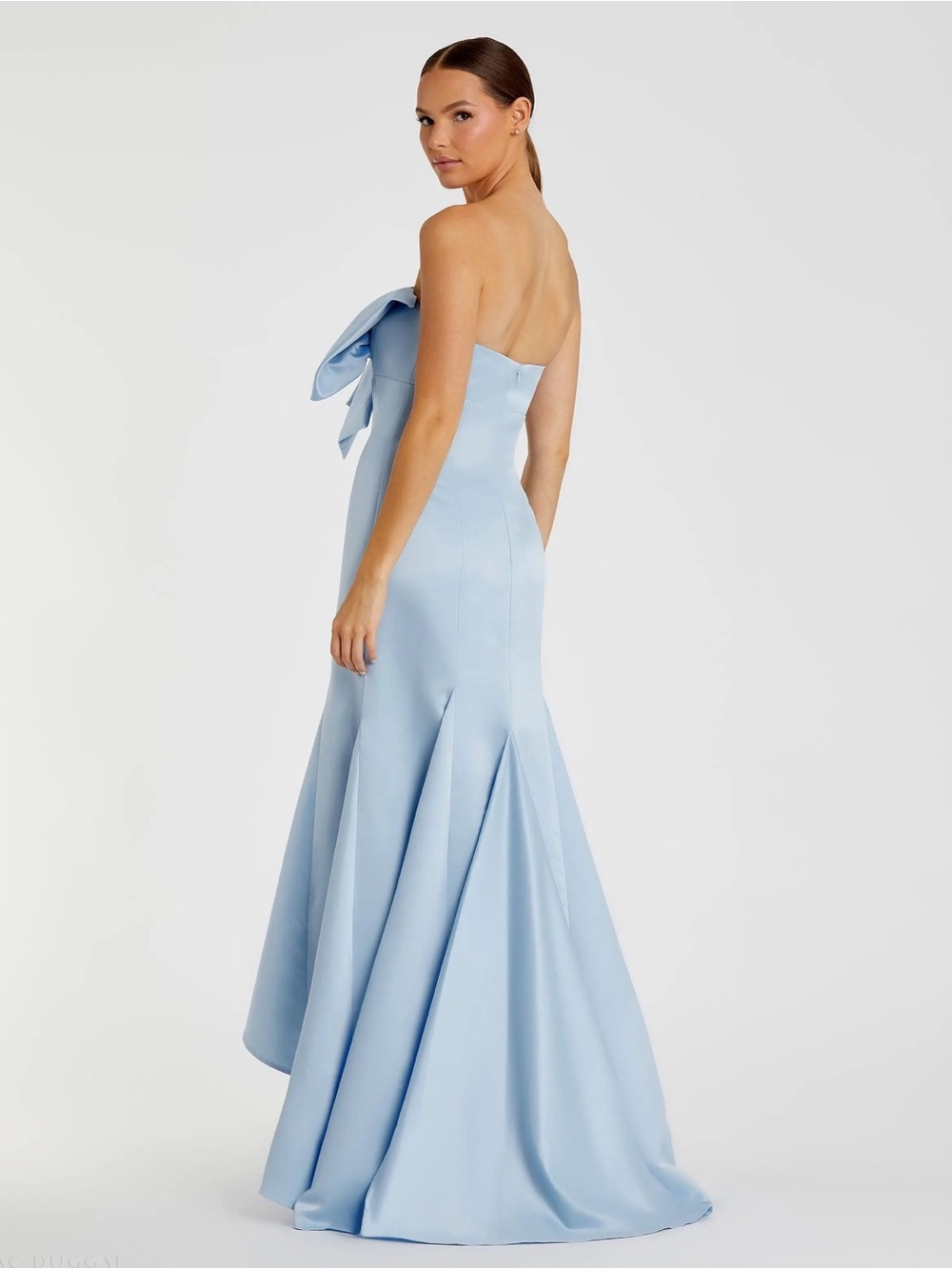 MAC DUGGAL
Light Blue Strapless Bow Mermaid Gown